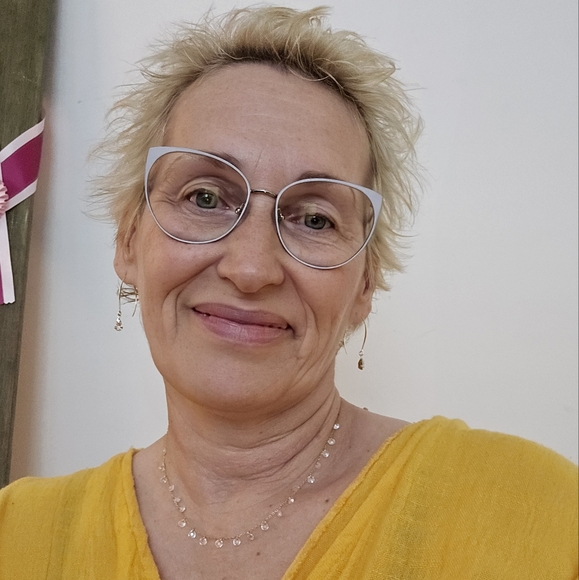 Meet your Posher, Laura - Picture 2 of 2